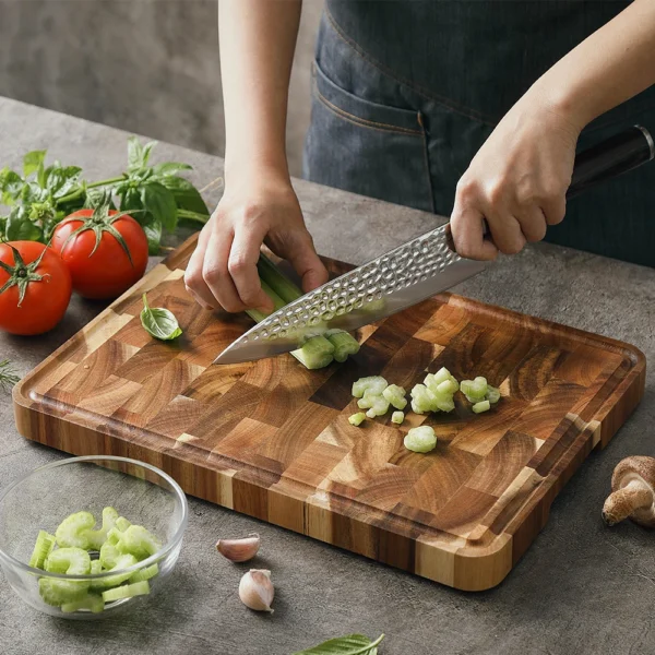 Planche à découper en bois : un indispensable en cuisine – Image 3